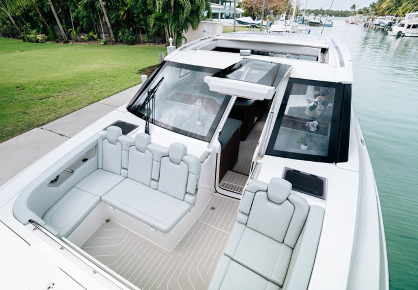 Aquila 46 Coupe Power Catamaran image 3