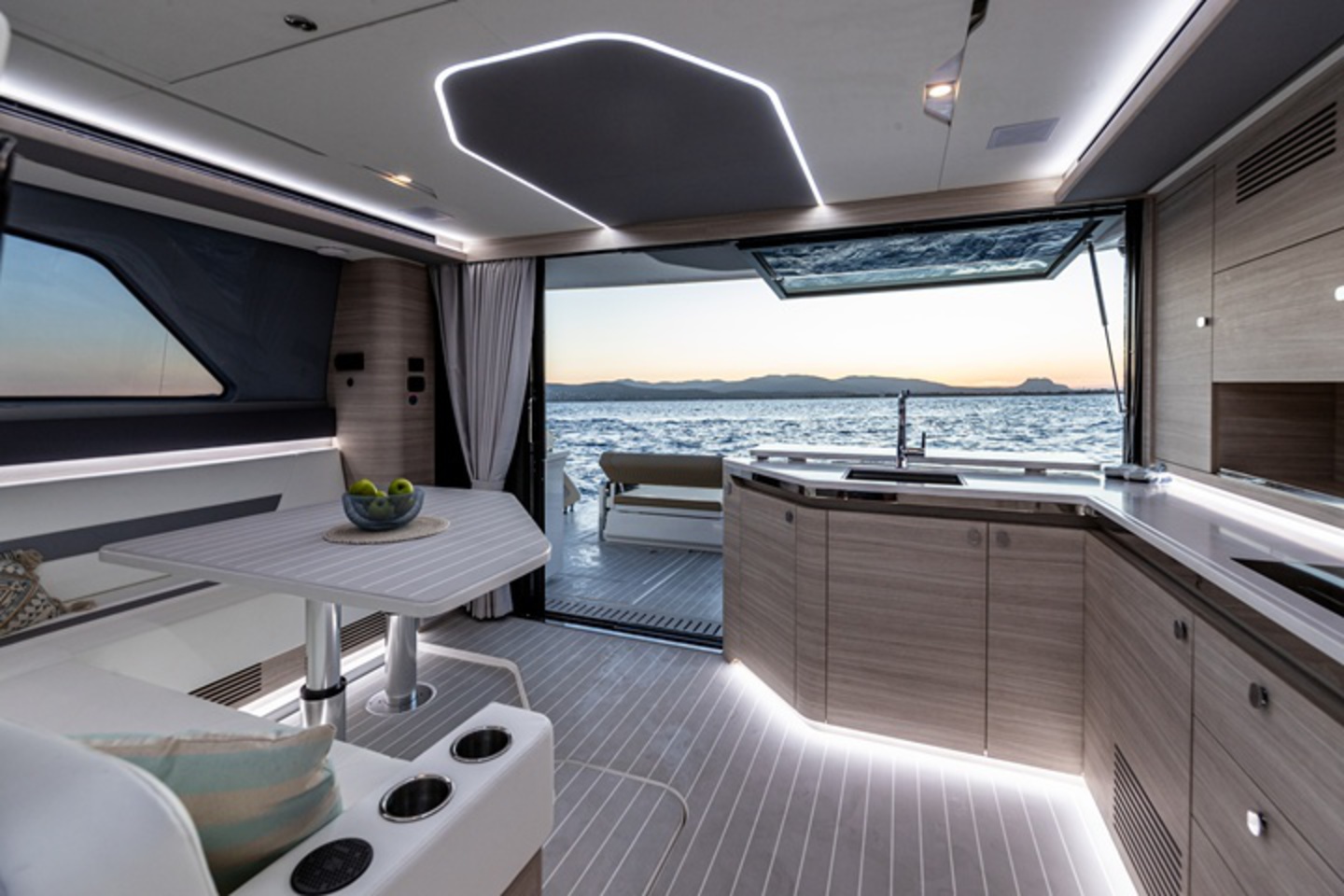 Aquila 46 Coupe Power Catamaran image 10