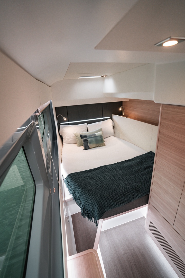 Aquila 42 Coupe Power Catamaran image 10