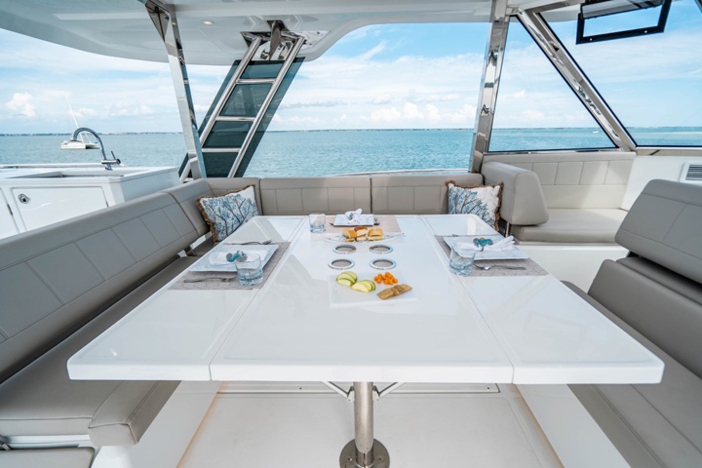 Aquila 54 Power Catamaran image 8