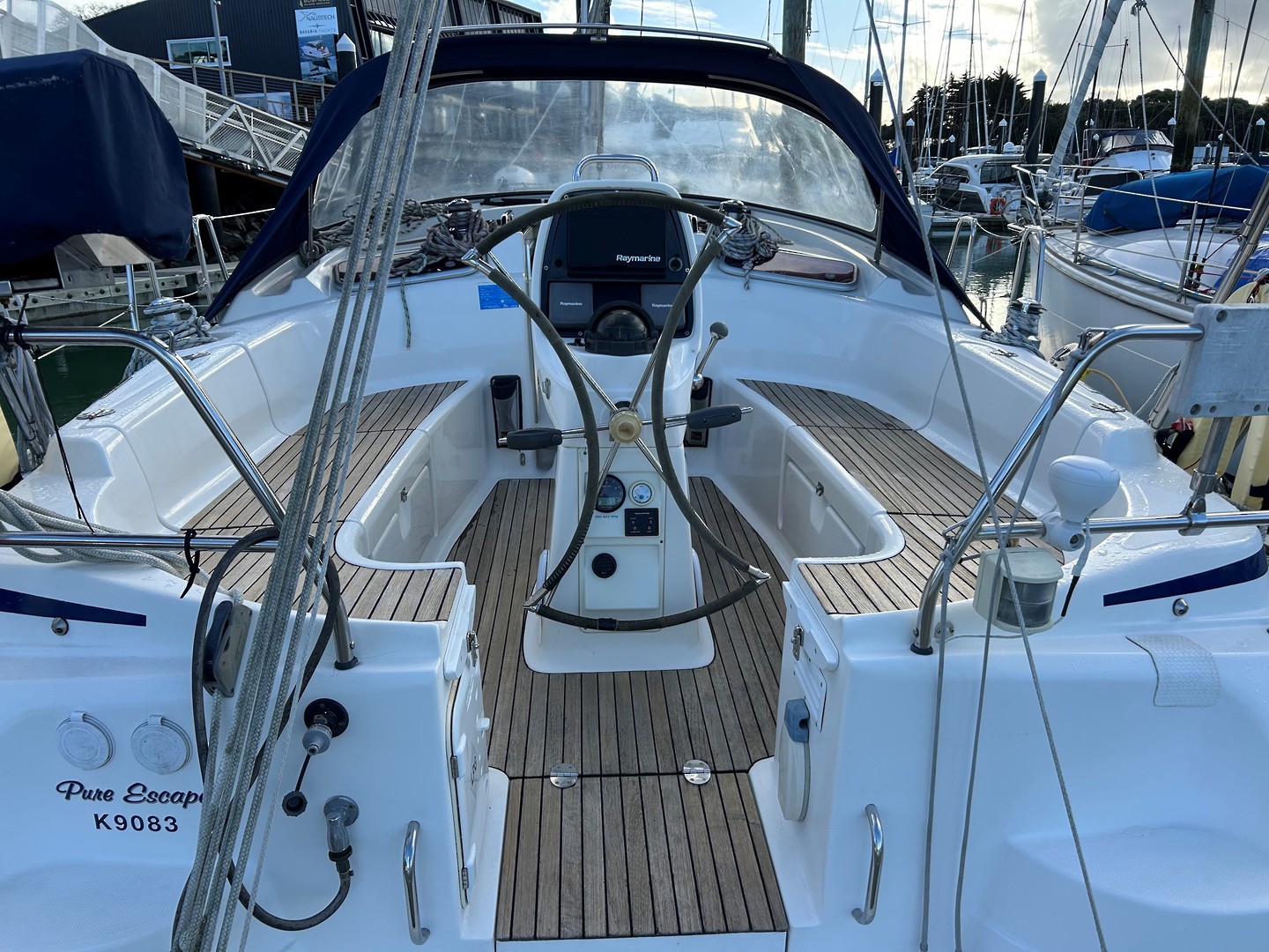 2007 Bavaria 37 image 15