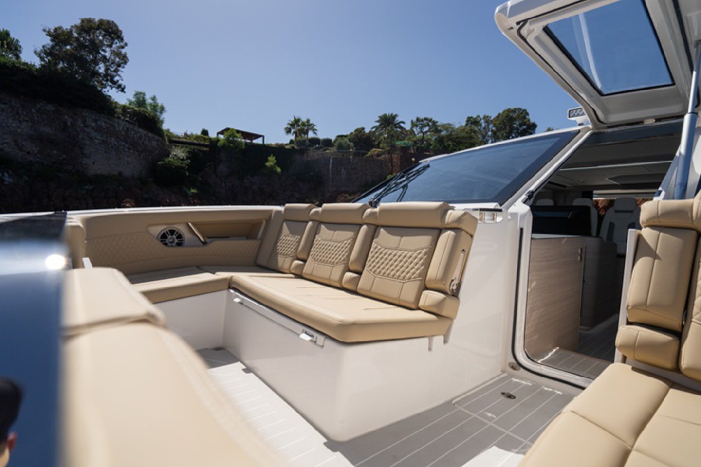 Aquila 46 Coupe Power Catamaran image 7