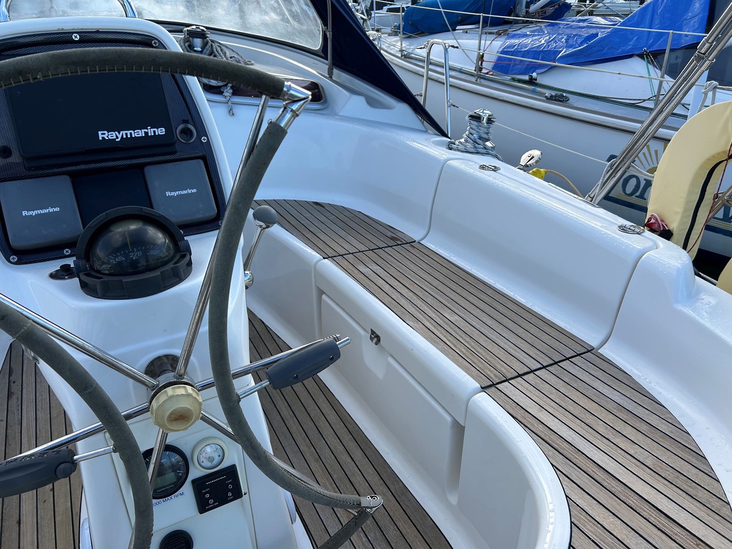 2007 Bavaria 37 image 16