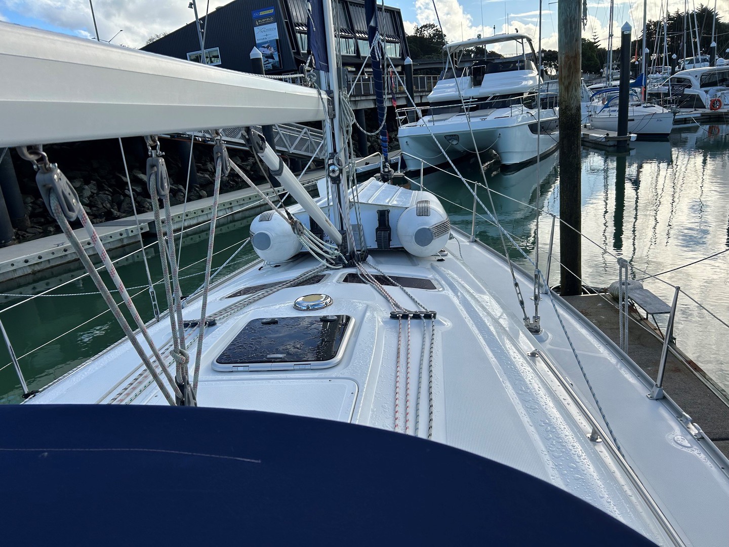 2007 Bavaria 37 image 18