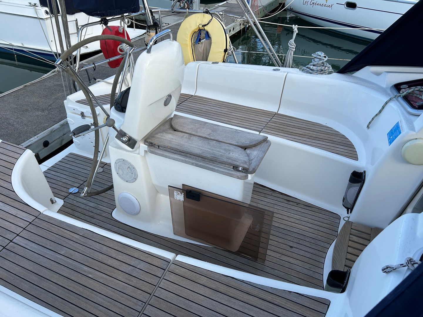 2007 Bavaria 37 image 20