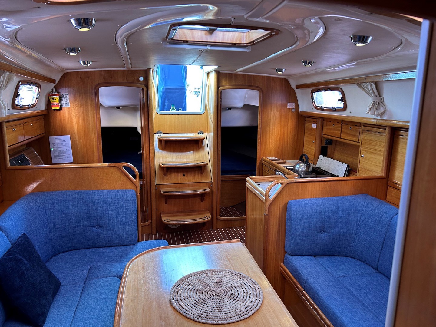 2007 Bavaria 37 image 12