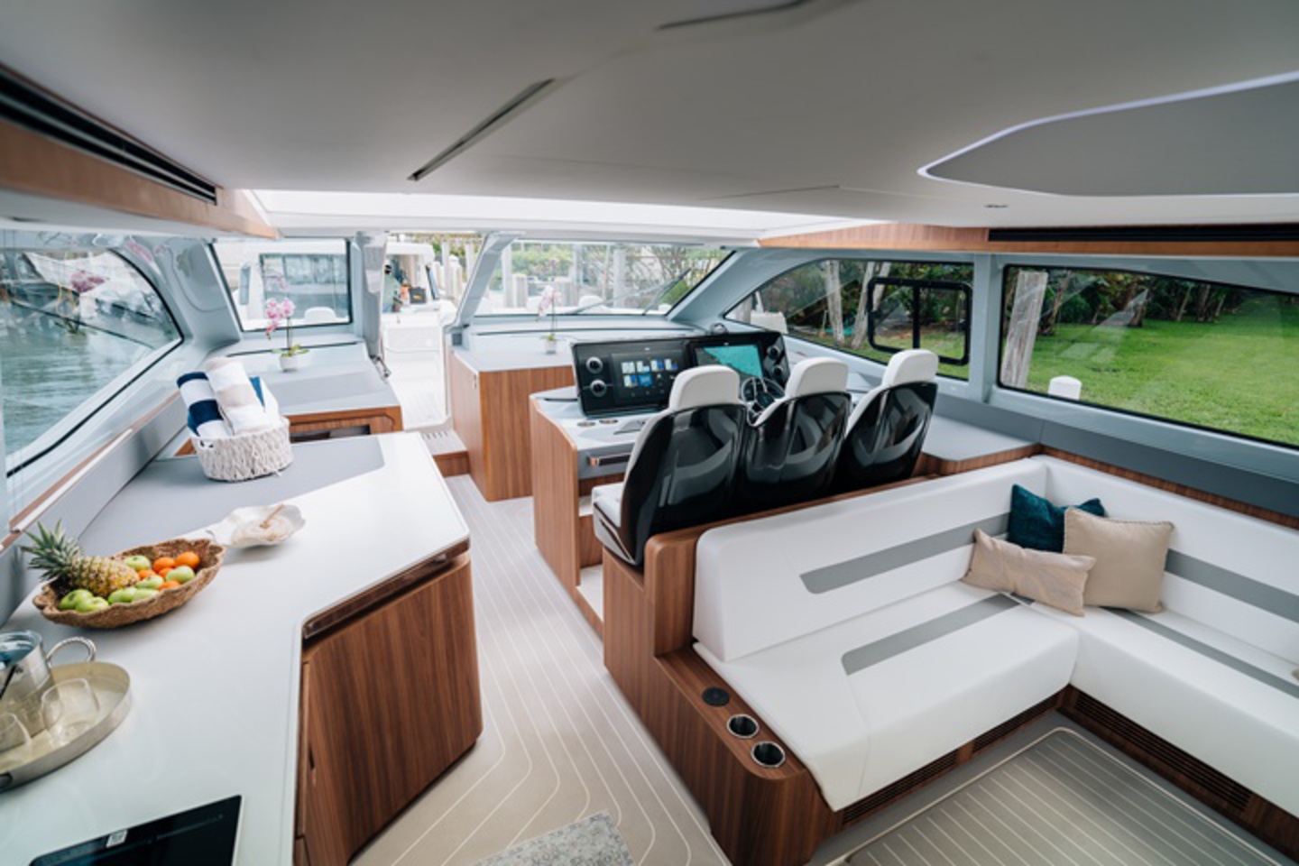 Aquila 46 Coupe Power Catamaran image 11