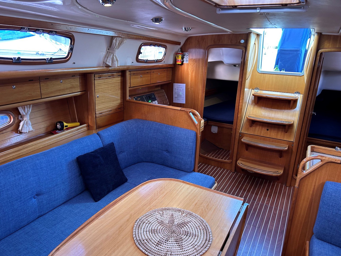 2007 Bavaria 37 image 11