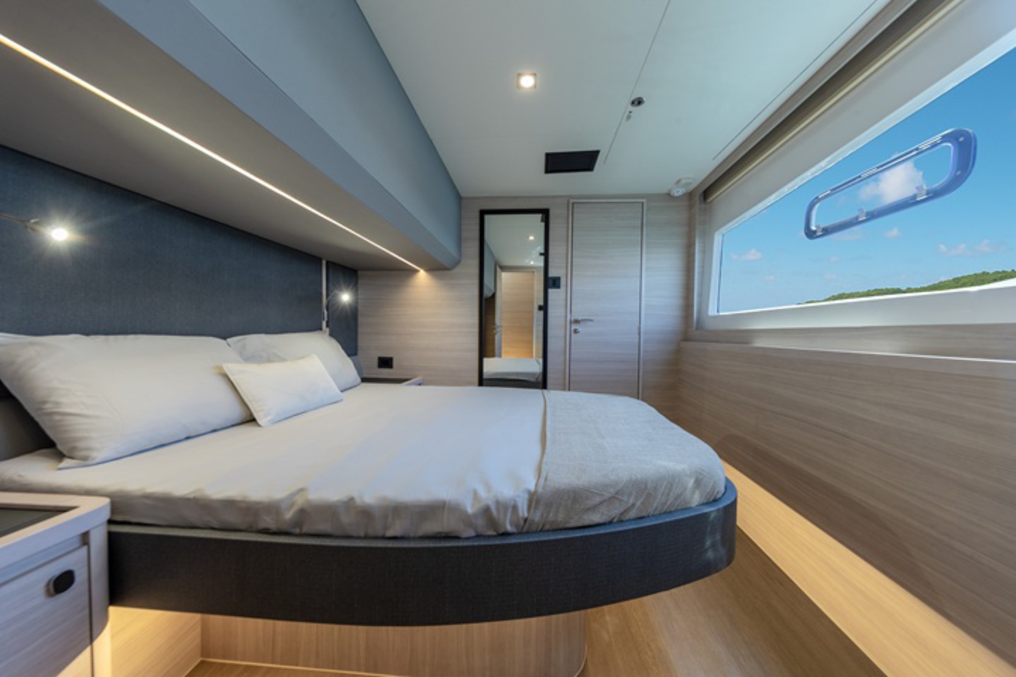 Aquila 46 Power Catamaran image 11