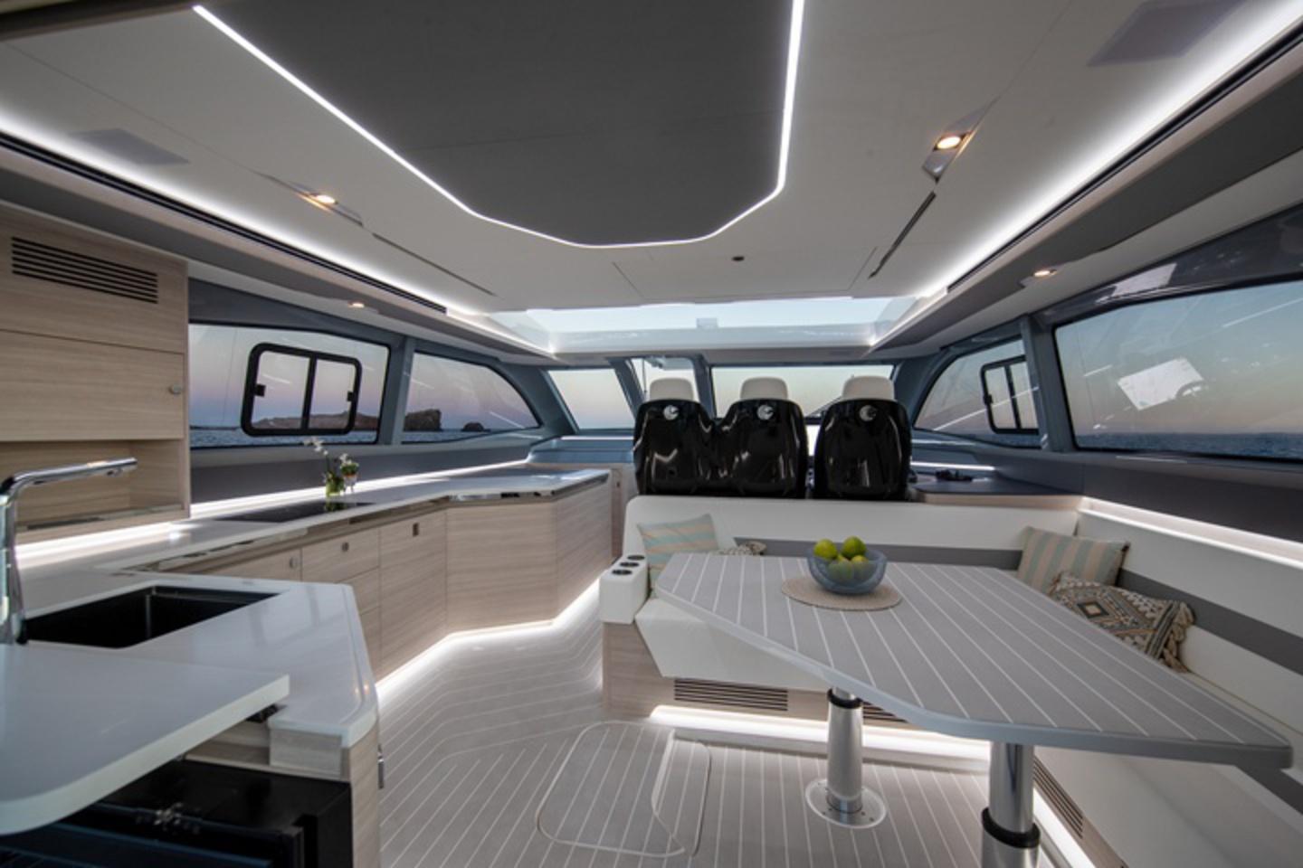 Aquila 46 Coupe Power Catamaran image 12