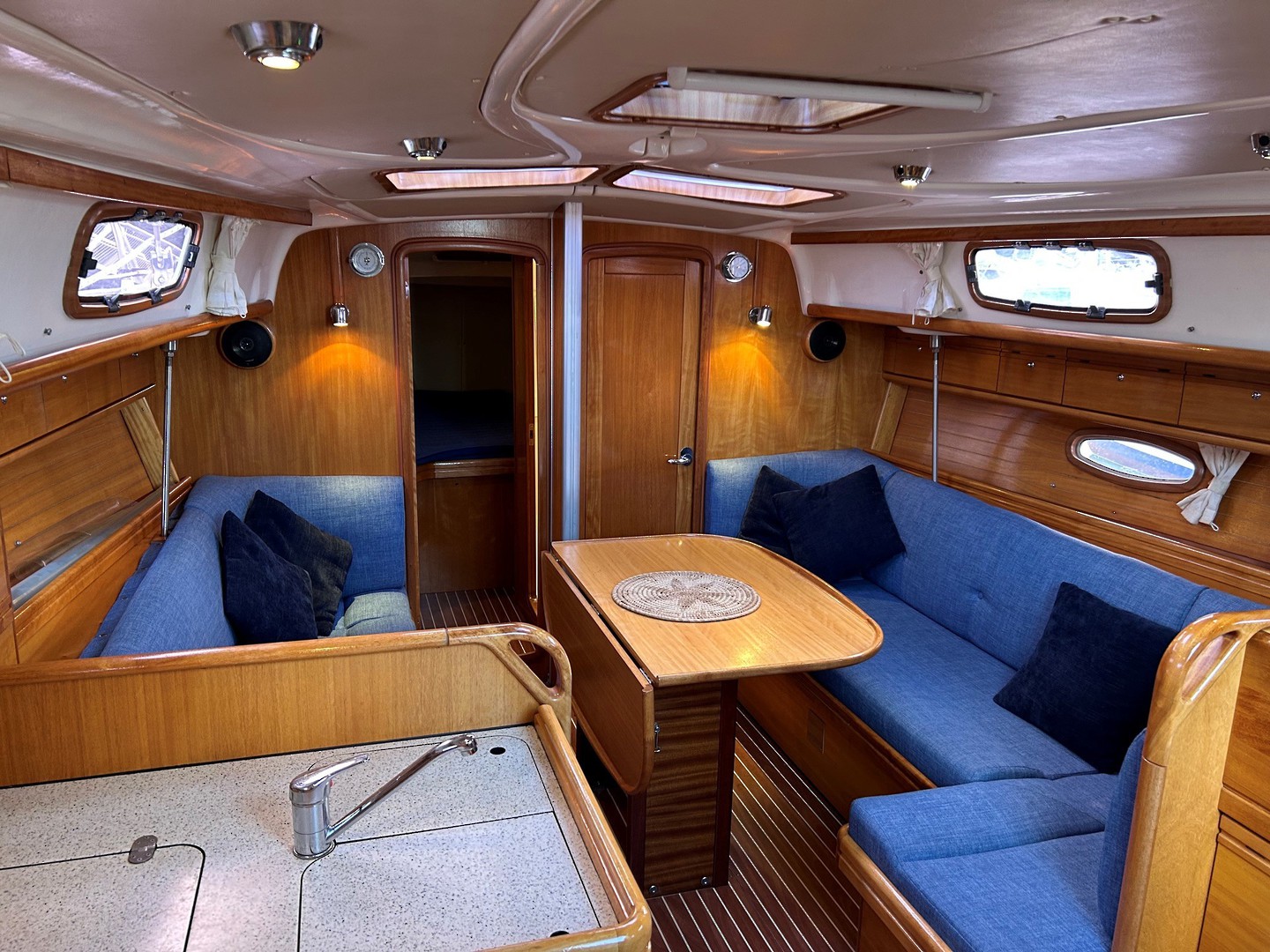 2007 Bavaria 37 image 9