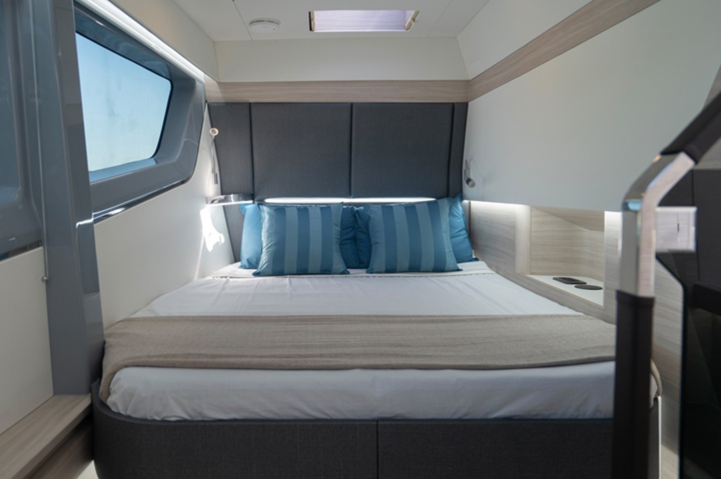 Aquila 46 Coupe Power Catamaran image 13