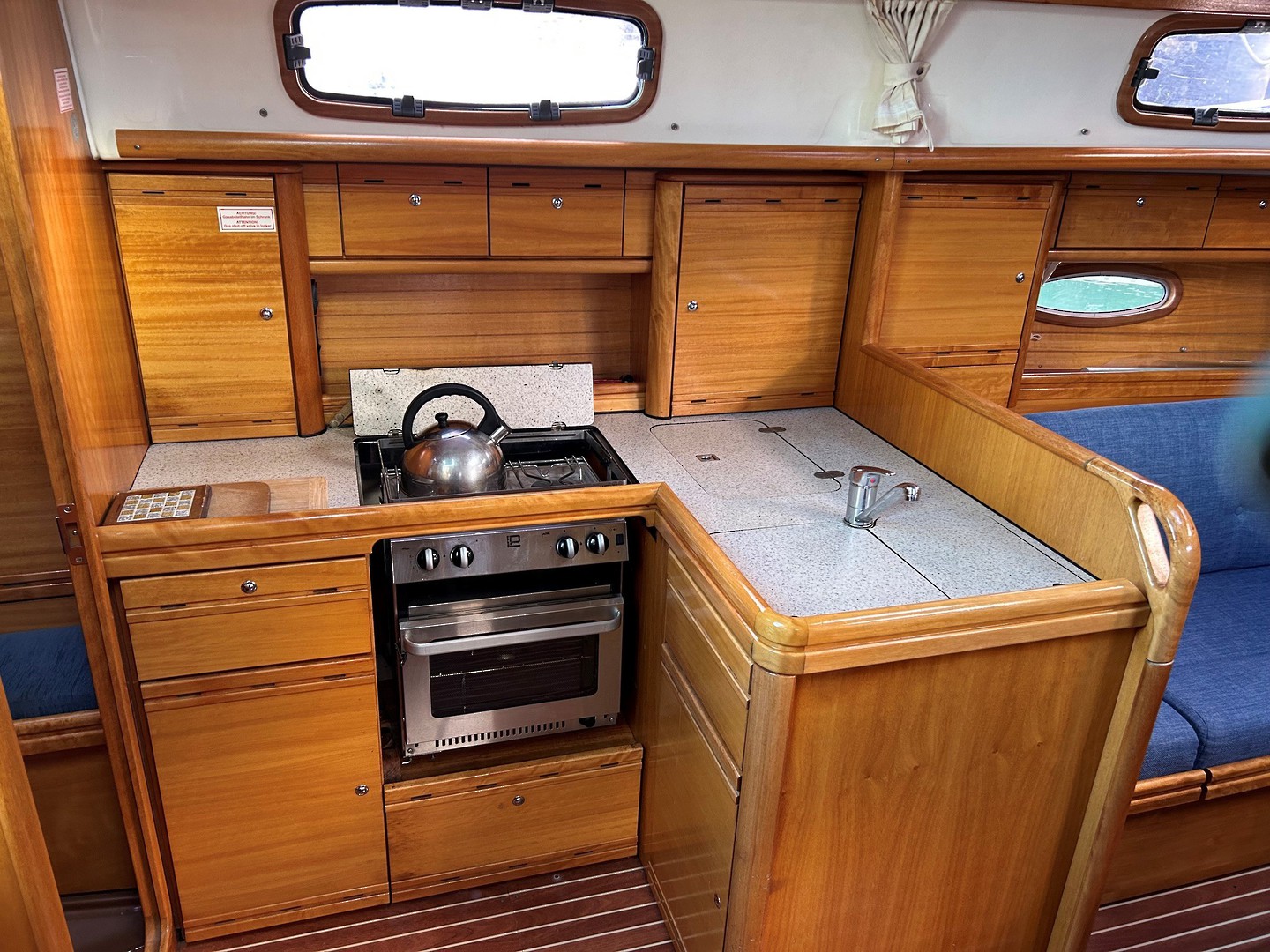 2007 Bavaria 37 image 6