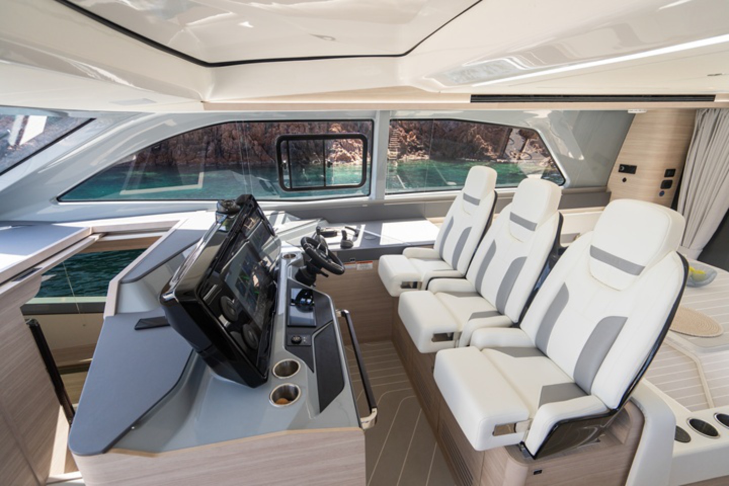 Aquila 46 Coupe Power Catamaran image 9