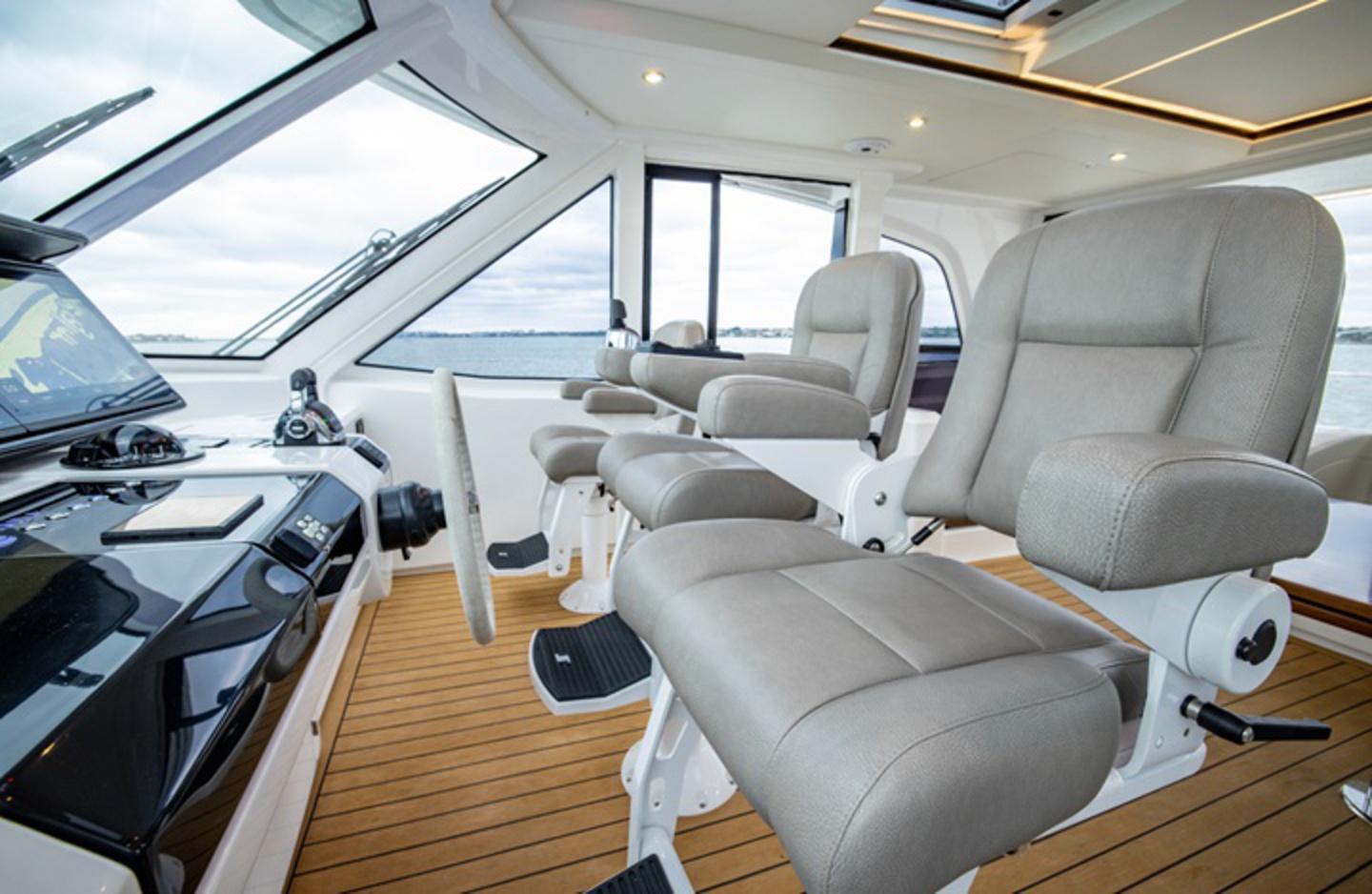 Aquila 70 Power Catamaran image 7