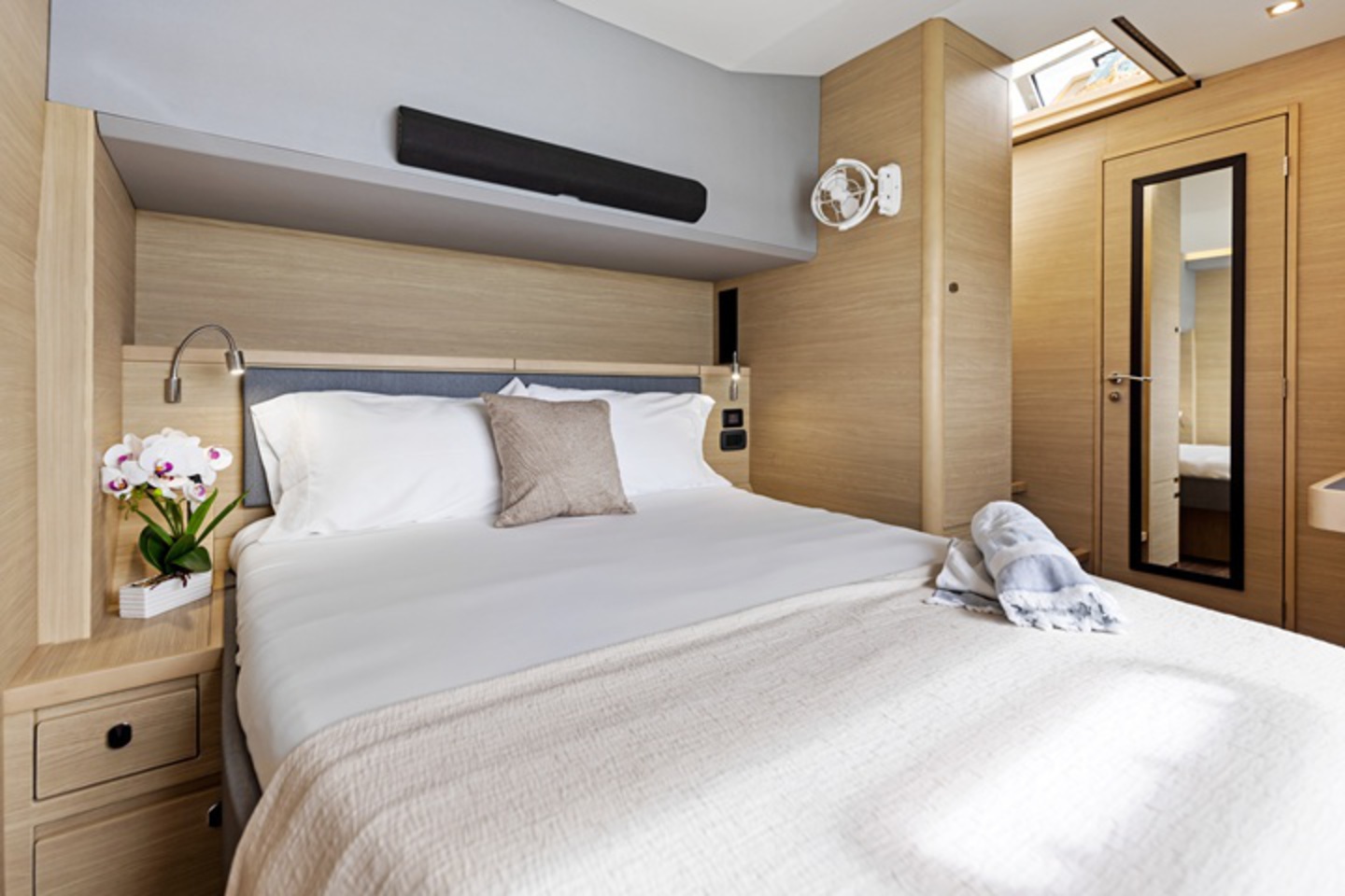 Aquila 50 Power Catamaran image 16