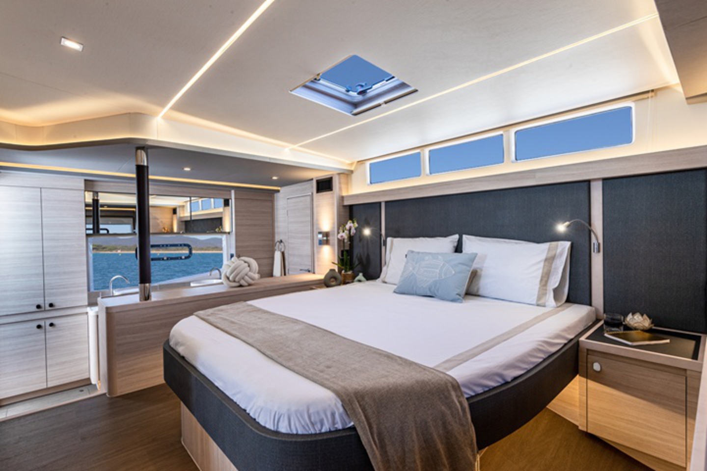 Aquila 46 Power Catamaran image 12