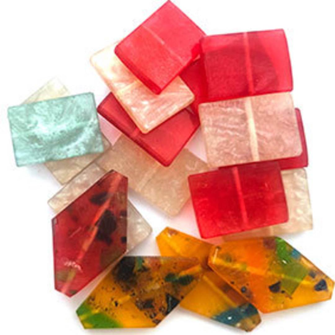 Queen Mum's Destash 45 - Resin Beads Beads, mainly 36/54mm image 0