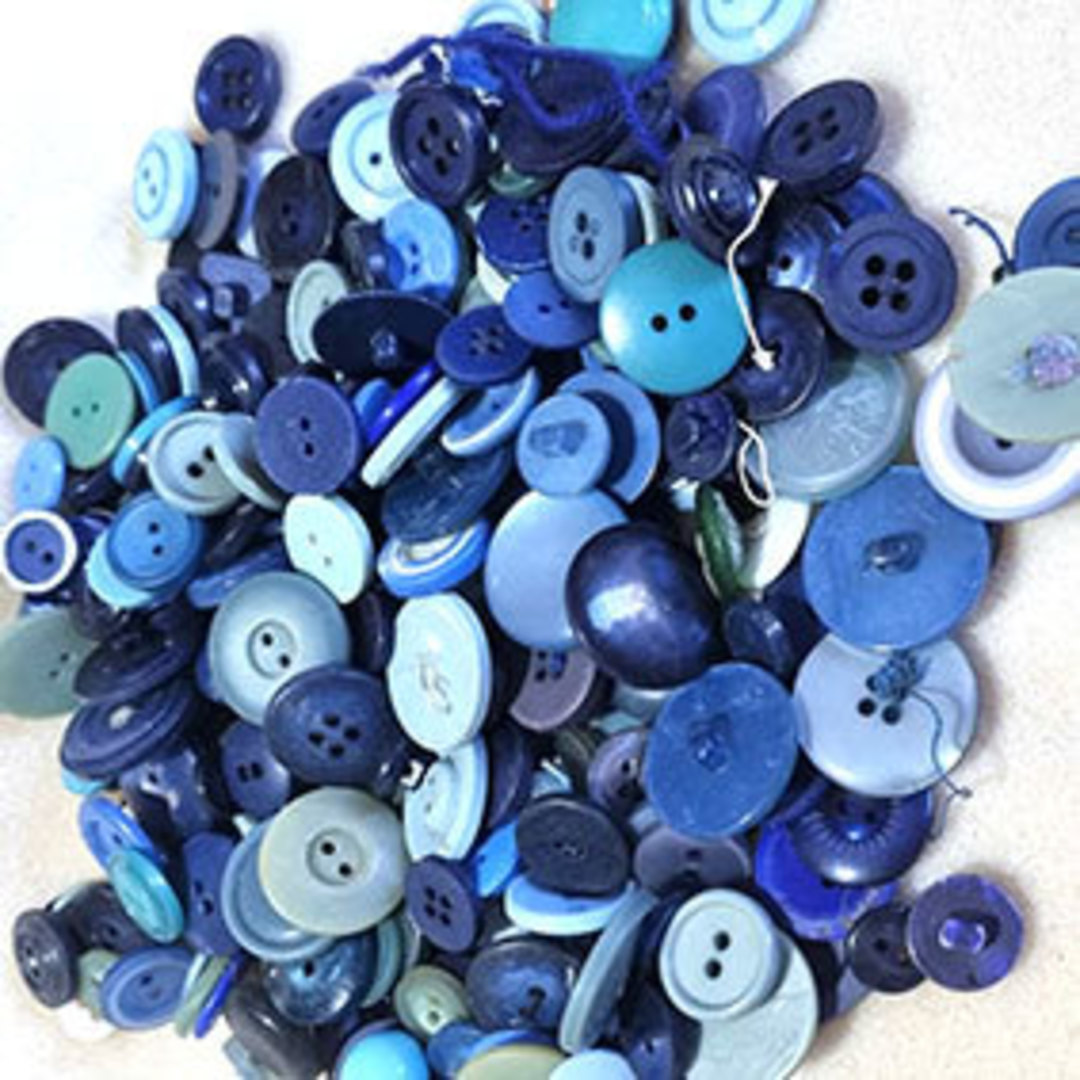 Queen Mum's Destash: Button Bonanza 7 - Blues (10mm - 24mm) image 0