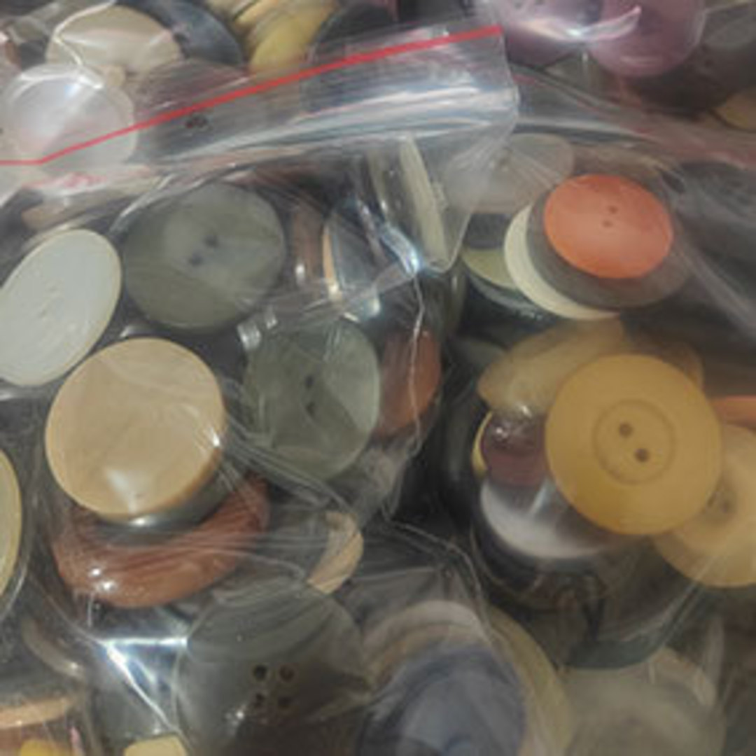 Queen Mum's Destash: Large Acrylic Coat Button Mix (20 - 30mm) image 0