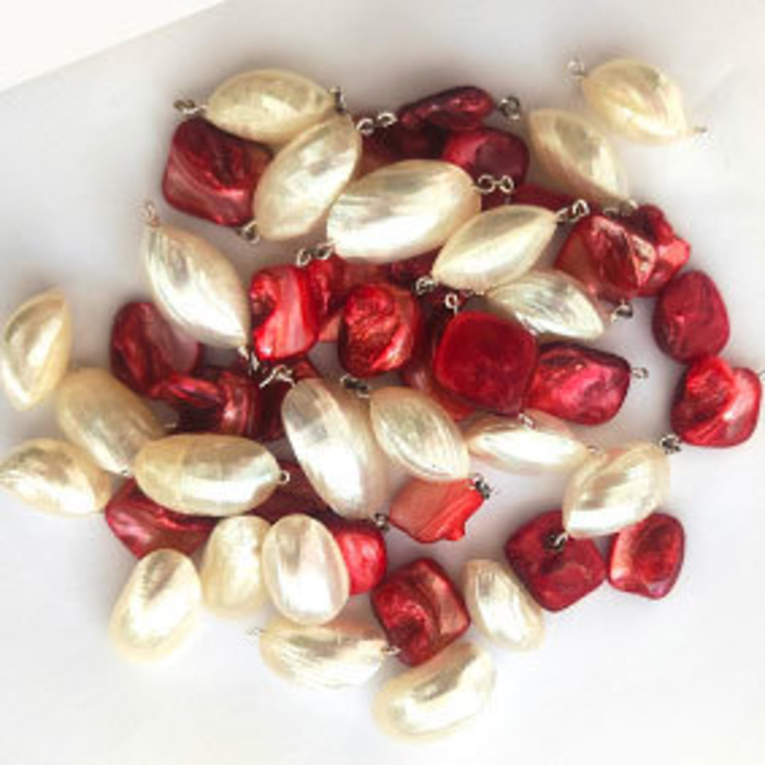 Queen Mum's Destash 44 - Shell Beads, mainly 18/22mm, many linked image 0