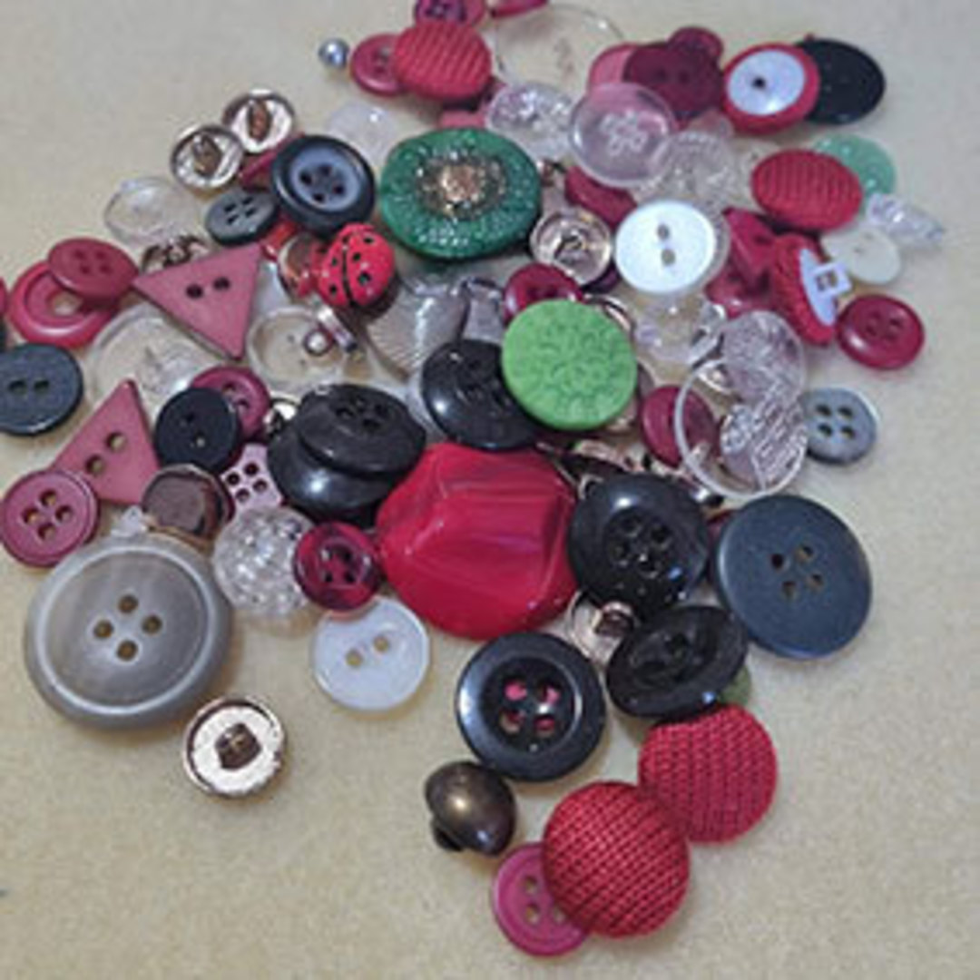 Queen Mum's Destash: Acrylic Button Mix with some glass image 0