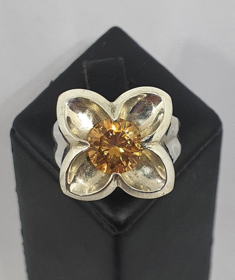 Sterling silver flower ring with golden gemstone - Size P image 2