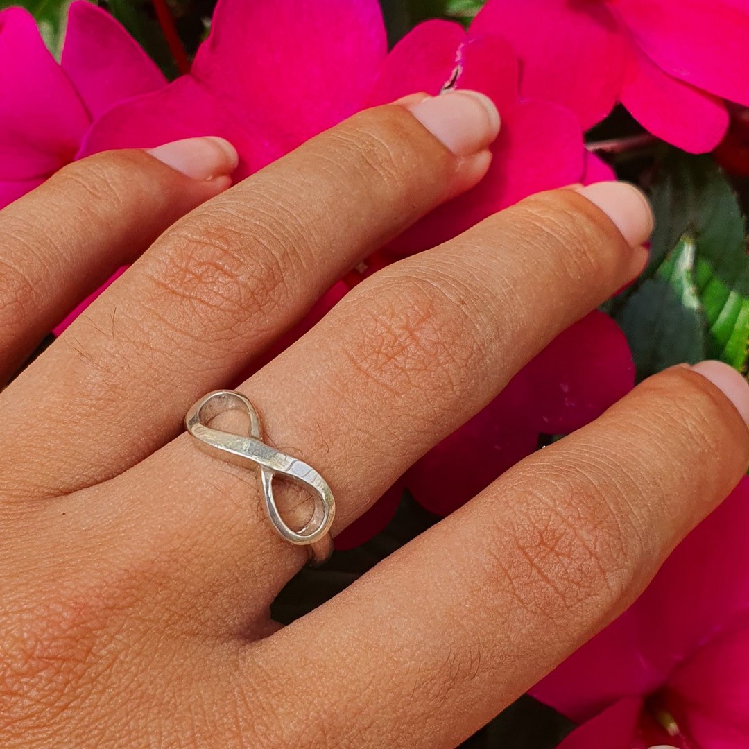 Sterling silver infinity ring band, made in NZ - Size L image 0