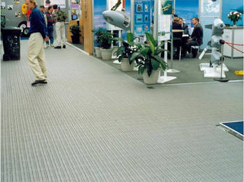 Show additional image 2