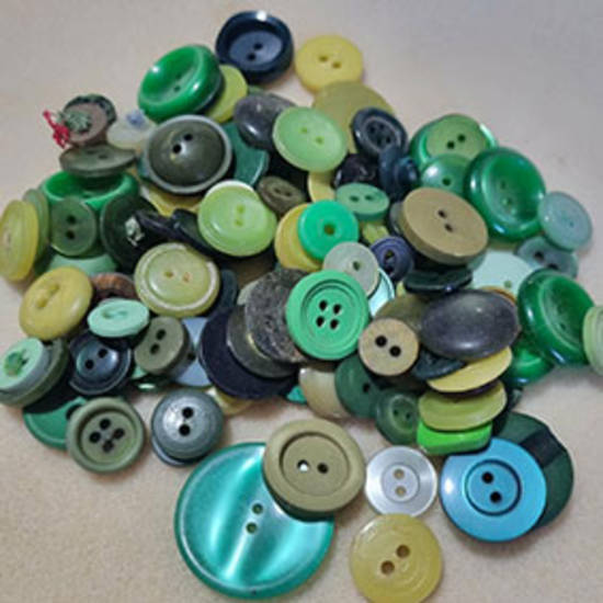 Queen Mum's Destash: Button Bonanza 4 - Greens (12mm - 22mm)
