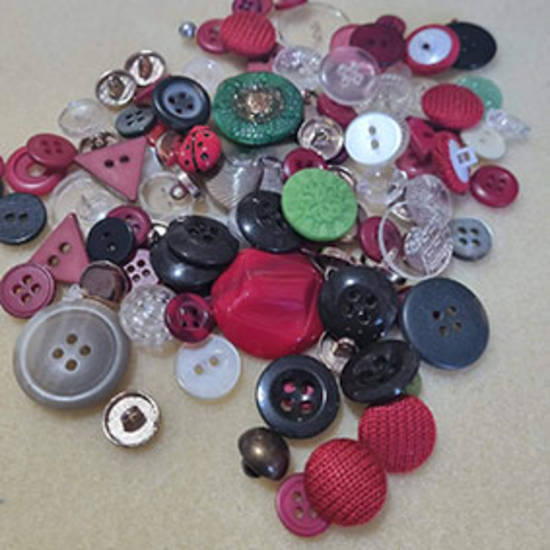 Queen Mum's Destash: Acrylic Button Mix with some glass